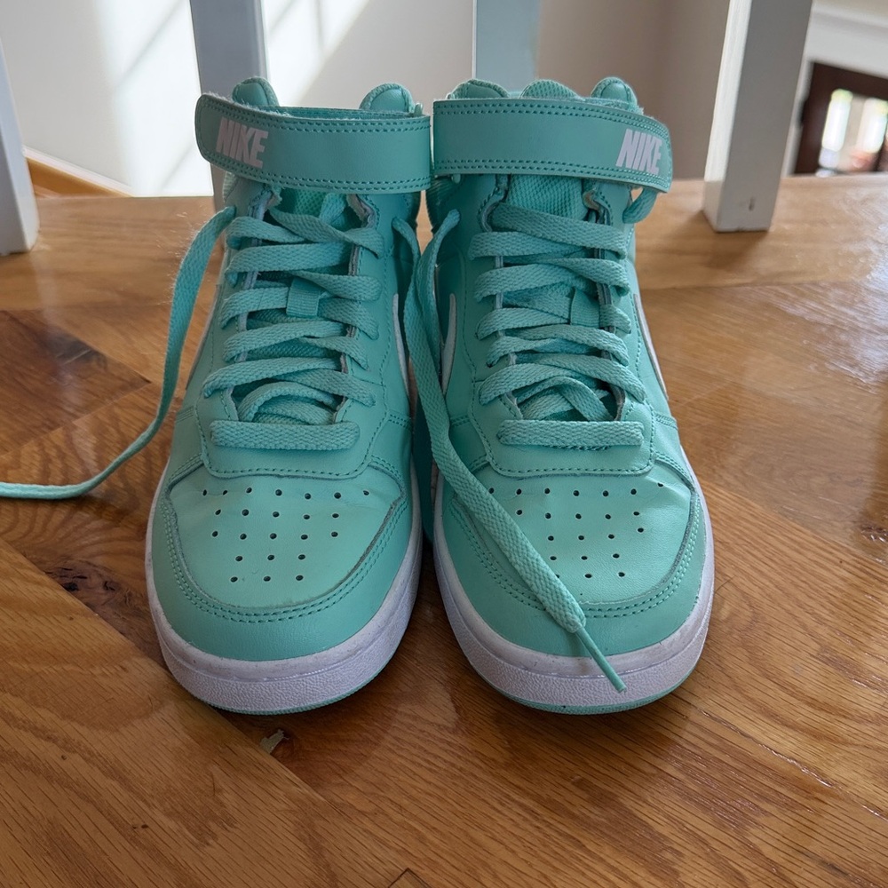 Nike Kids Sneakers in Teal and White
